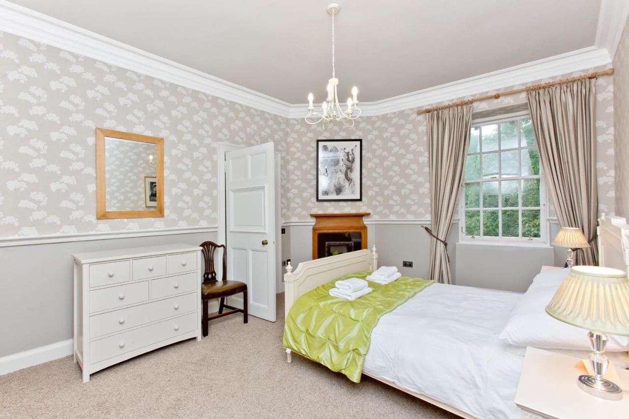 Luxury 3-Bedroom Apartment With Stunning Views At Ramsay Garden Единбург Екстер'єр фото